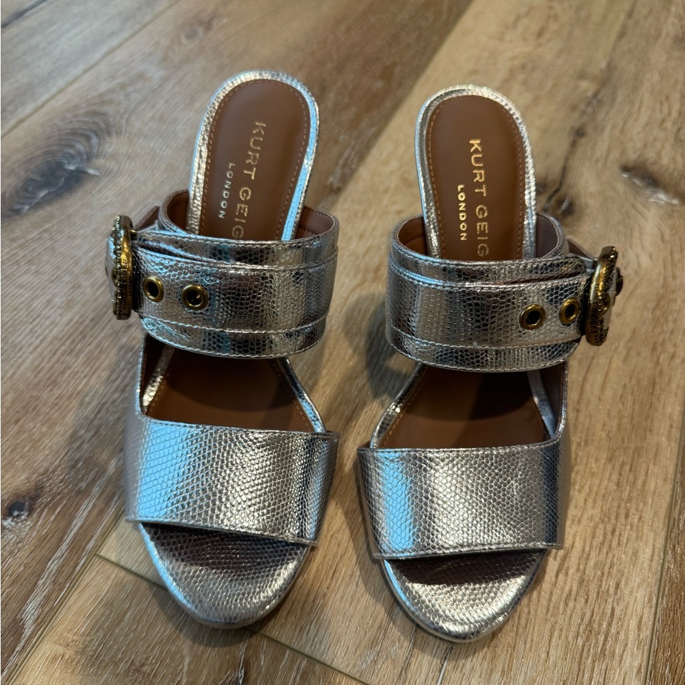 Kurt Geiger London Silver Metallic Mule Heels ✨ Statement Buckle